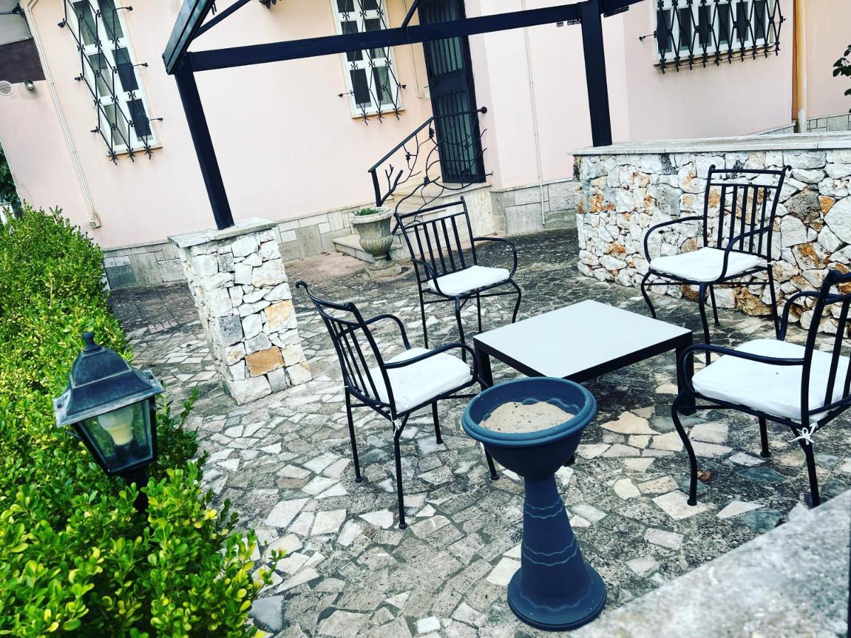 Villa L'Ottagono Con Cucina Parcheggio Privato Telecamerizzato E Wifi Gioia Del Colle Dış mekan fotoğraf
